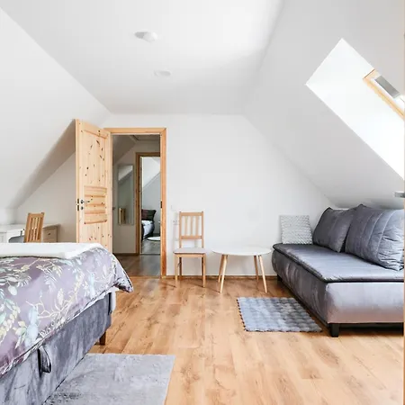 Kihnu Annika Kodumajutus *